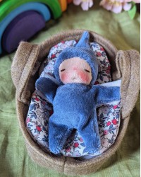 Sleepy Pocket Baby mit Nestchen (blau)